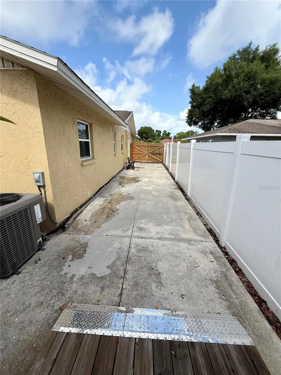2729 NODOSA DRIVE Sarasota, FL 34232