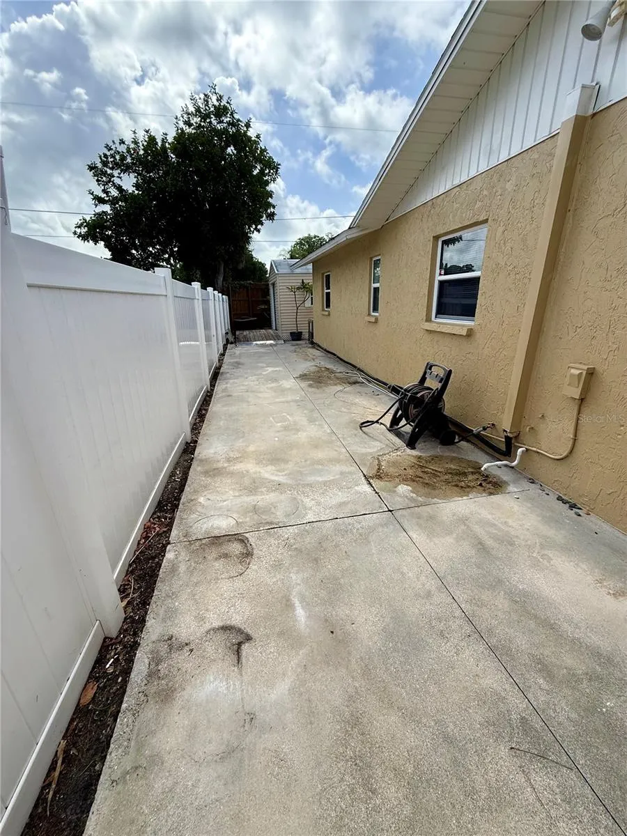 2729 NODOSA DRIVE Sarasota, FL 34232