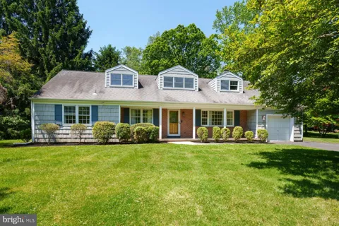 4 MANOR AVENUE
