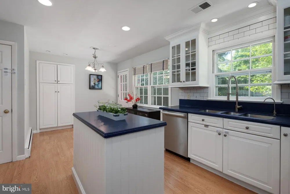 4 MANOR AVENUE Princeton, NJ 08540