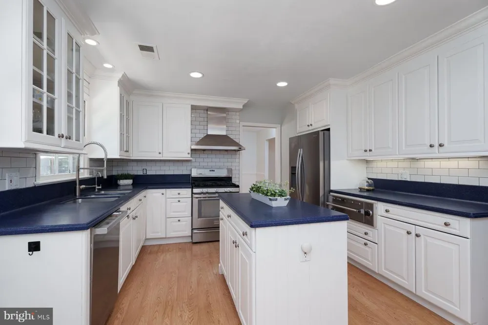 4 MANOR AVENUE Princeton, NJ 08540