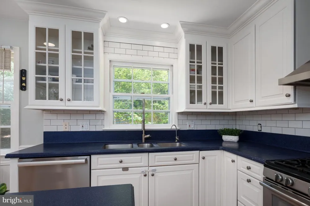 4 MANOR AVENUE Princeton, NJ 08540