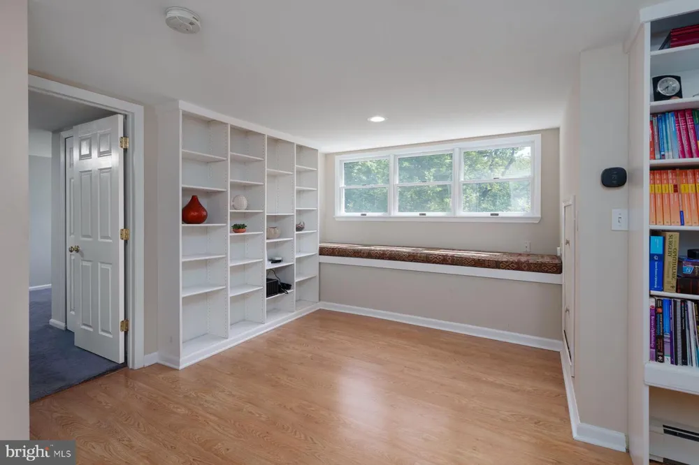 4 MANOR AVENUE Princeton, NJ 08540