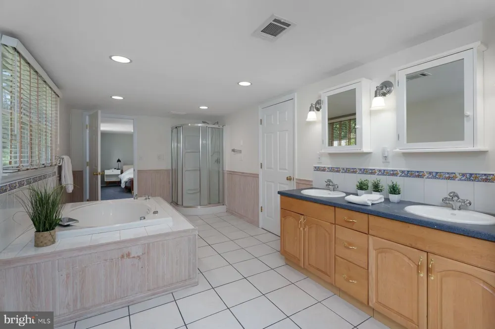 4 MANOR AVENUE Princeton, NJ 08540