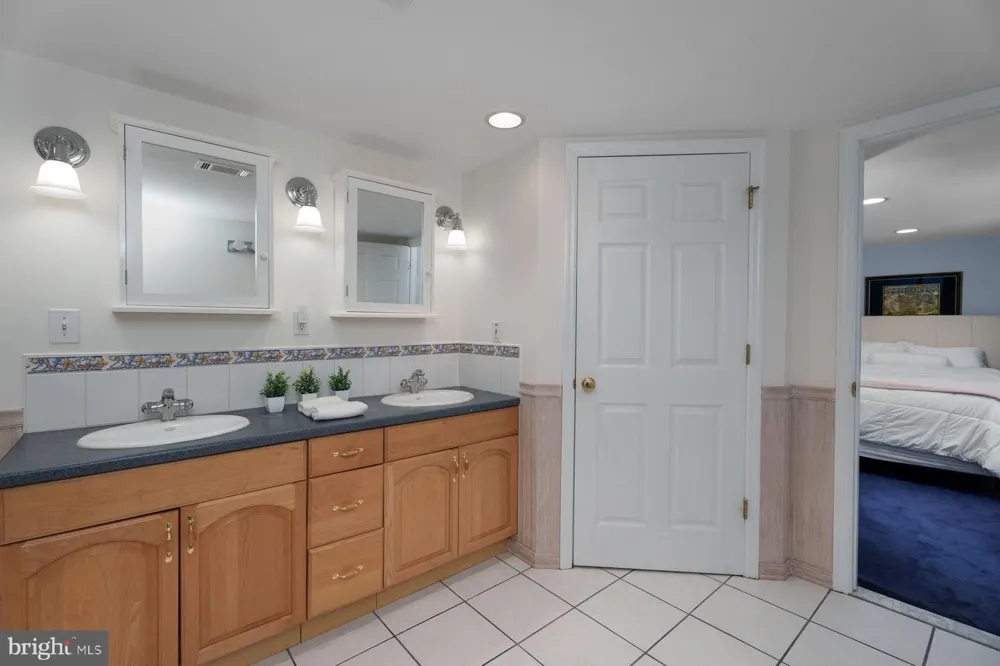 4 MANOR AVENUE Princeton, NJ 08540