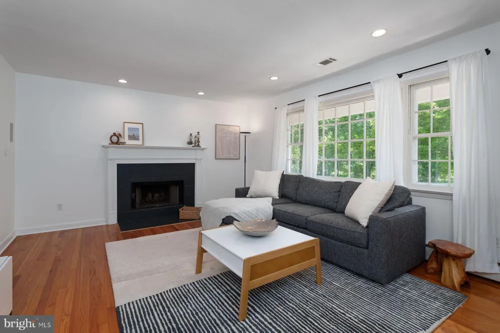 4 MANOR AVENUE Princeton, NJ 08540