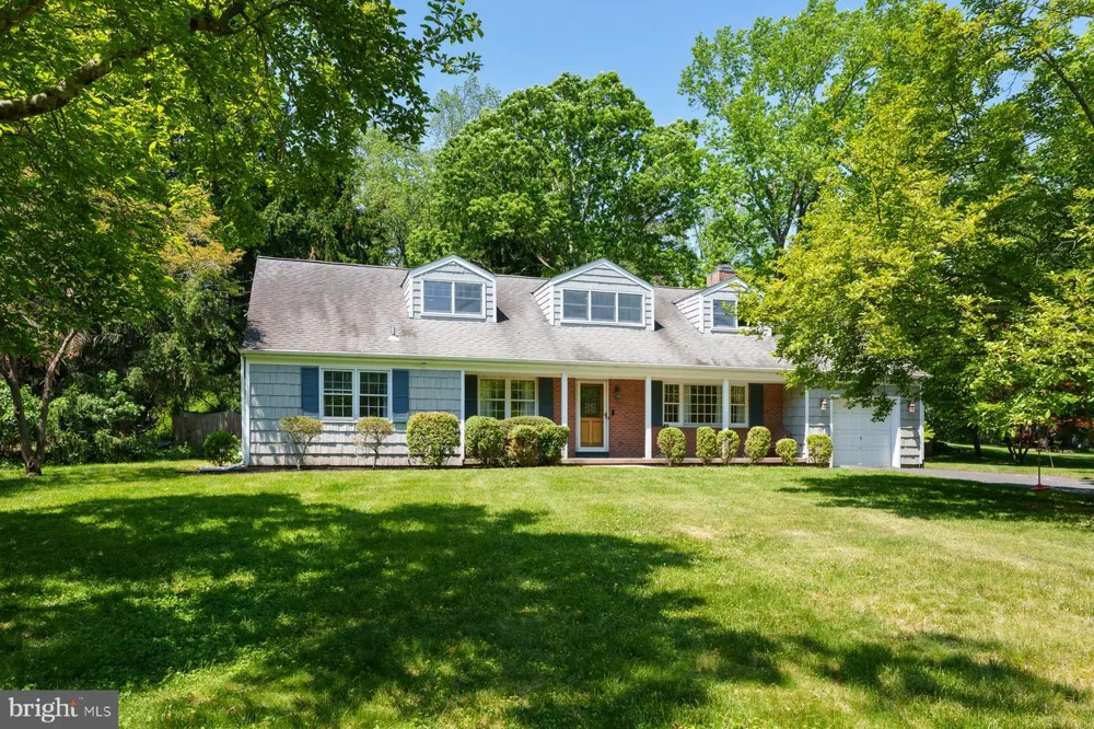 4 MANOR AVENUE Princeton, NJ 08540