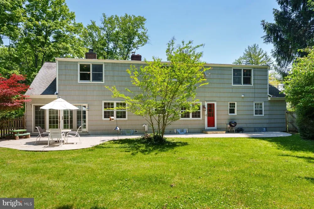 4 MANOR AVENUE Princeton, NJ 08540