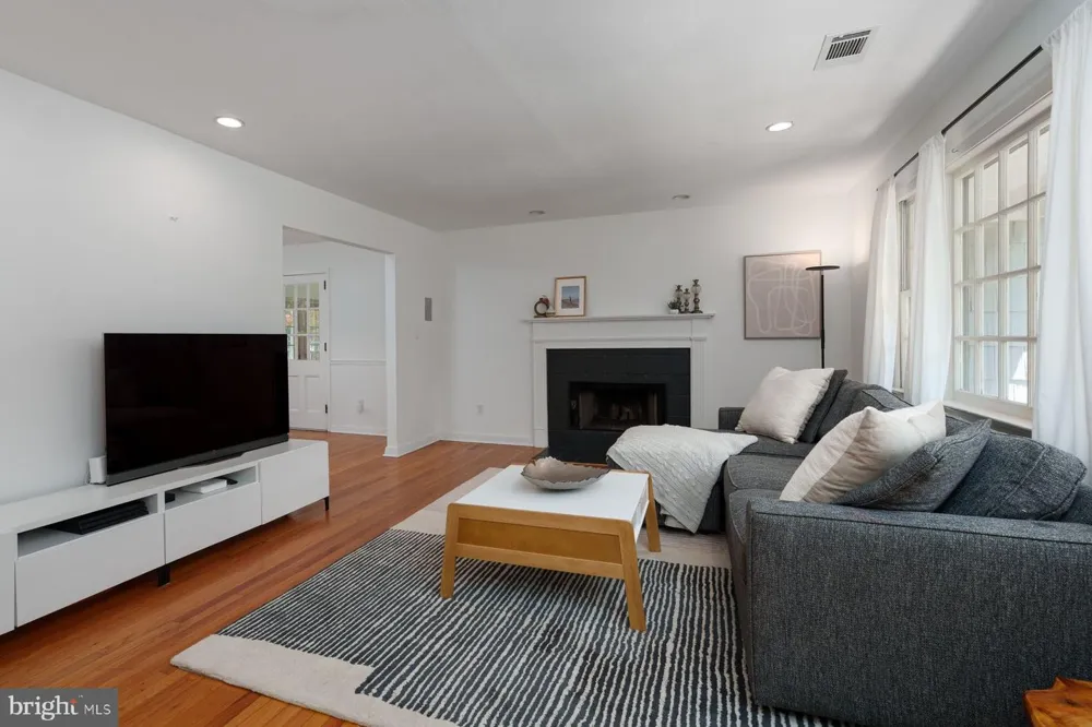 4 MANOR AVENUE Princeton, NJ 08540