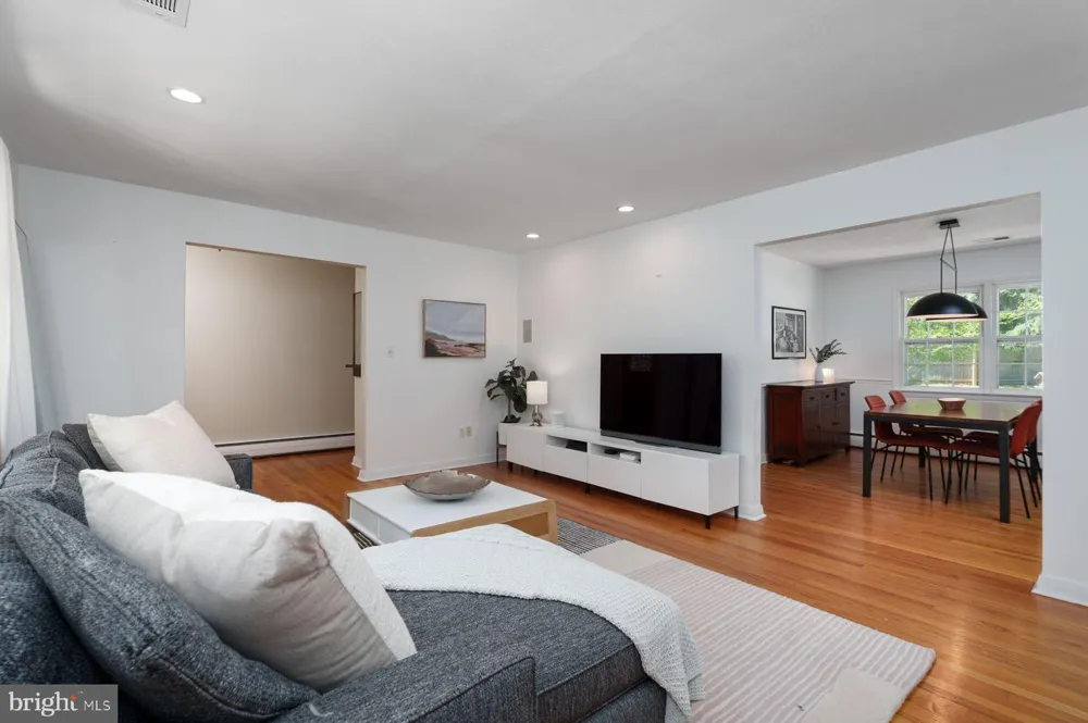 4 MANOR AVENUE Princeton, NJ 08540