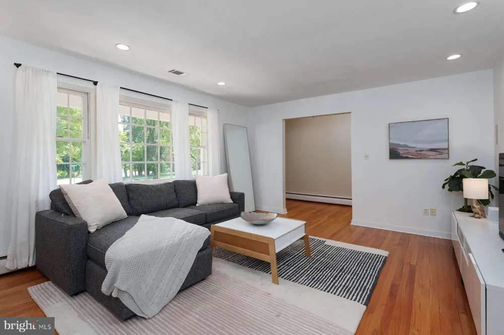 4 MANOR AVENUE Princeton, NJ 08540