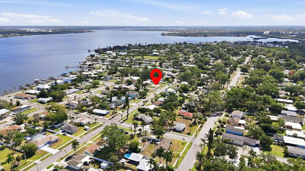 101 20TH STREET NE Bradenton, FL 34208