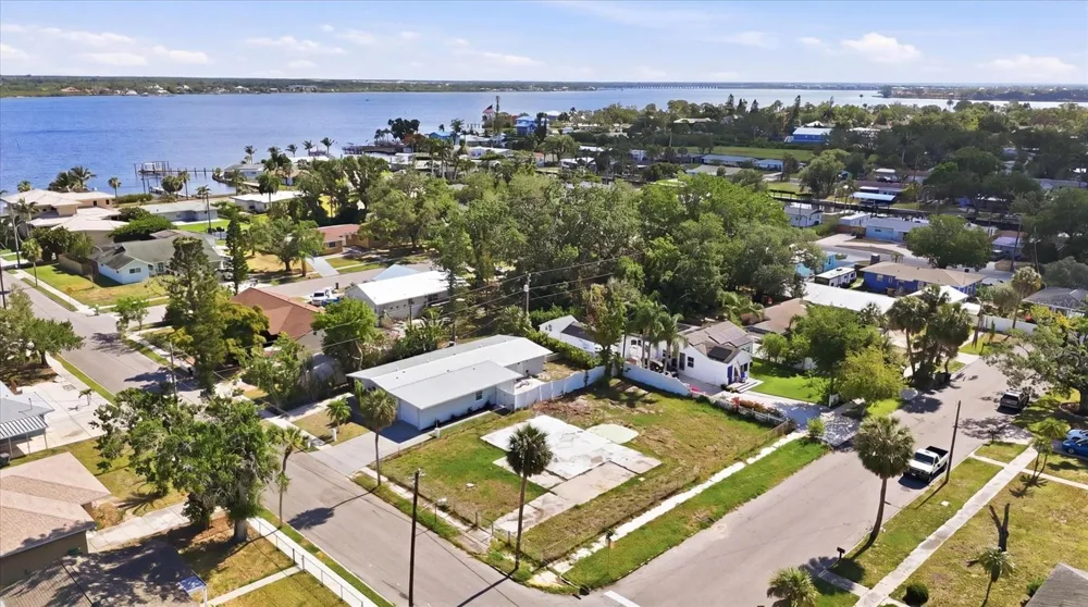101 20TH STREET NE Bradenton, FL 34208