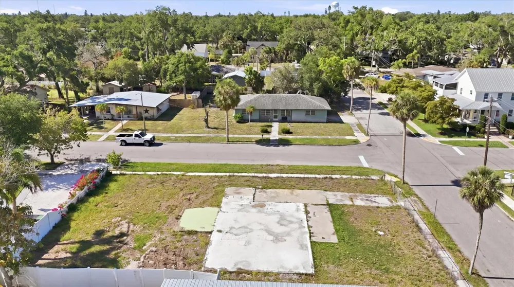 101 20TH STREET NE Bradenton, FL 34208