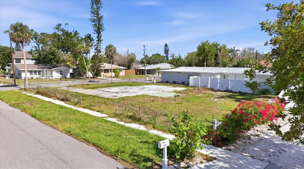 101 20TH STREET NE Bradenton, FL 34208