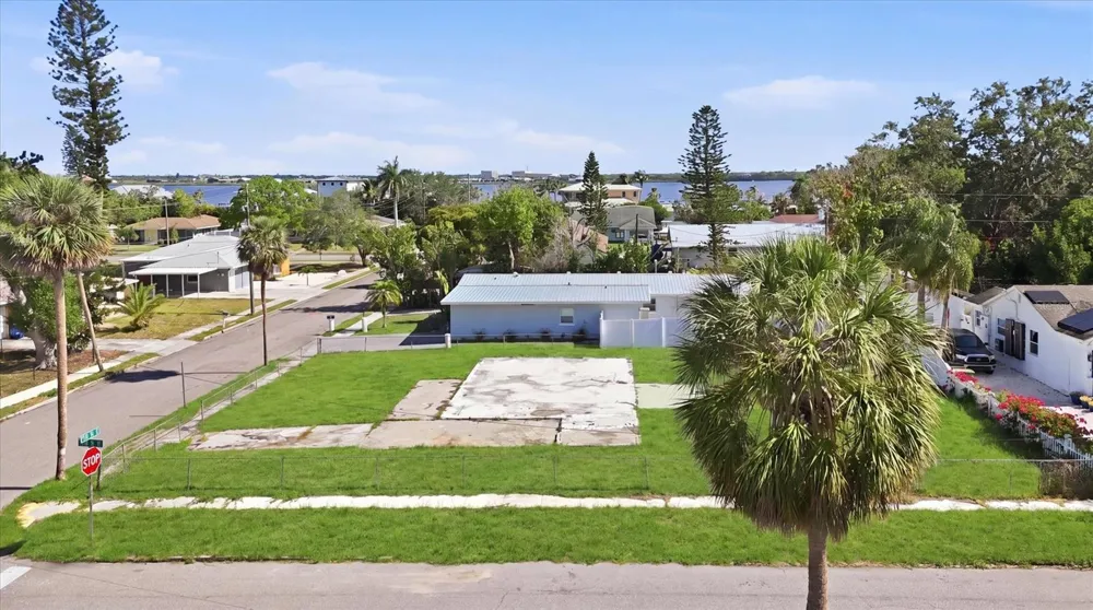101 20TH STREET NE Bradenton, FL 34208