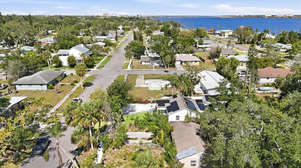 101 20TH STREET NE Bradenton, FL 34208