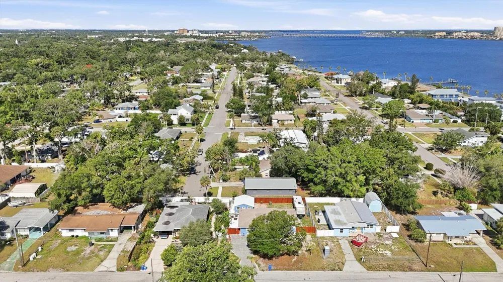 101 20TH STREET NE Bradenton, FL 34208