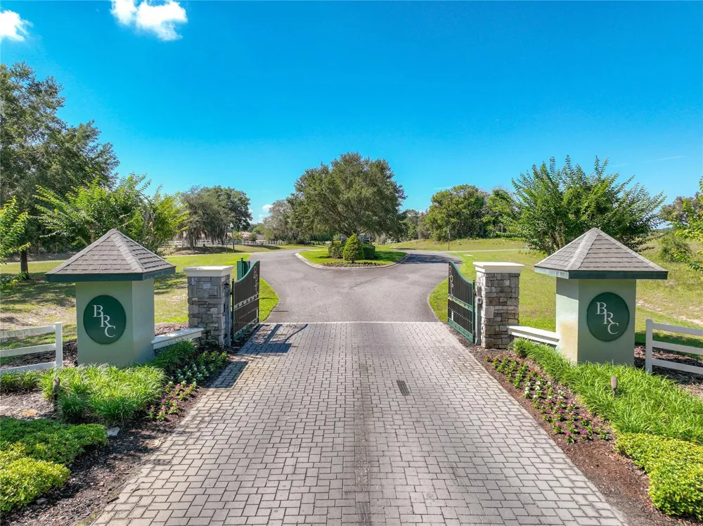 TROTTING HORSE LANE Tavares, FL 32778