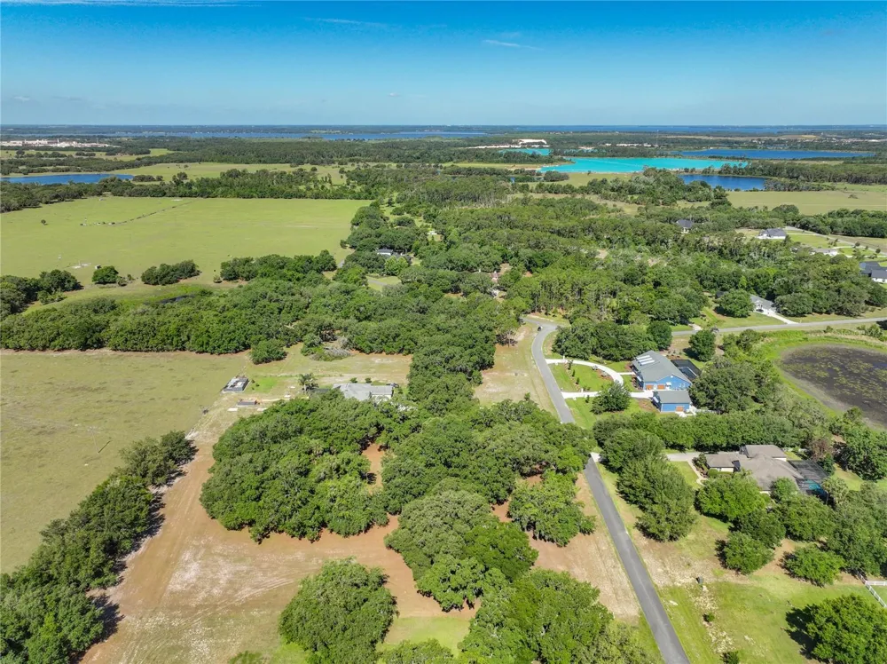 TROTTING HORSE LANE Tavares, FL 32778