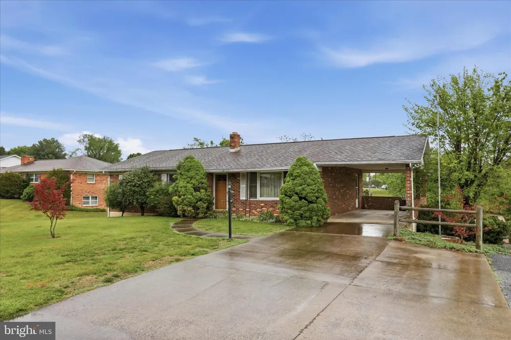 317 DAWN AVENUE Woodstock, VA 22664