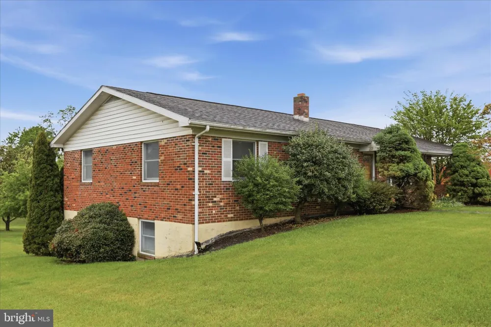 317 DAWN AVENUE Woodstock, VA 22664
