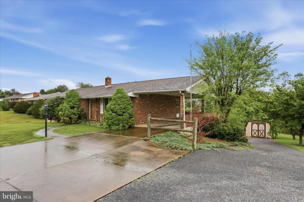 317 DAWN AVENUE Woodstock, VA 22664