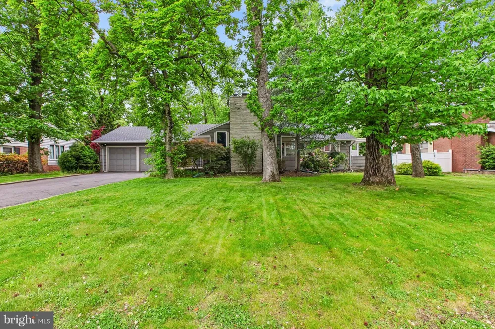 4 TAYLOR DRIVE New Brunswick, NJ 08901