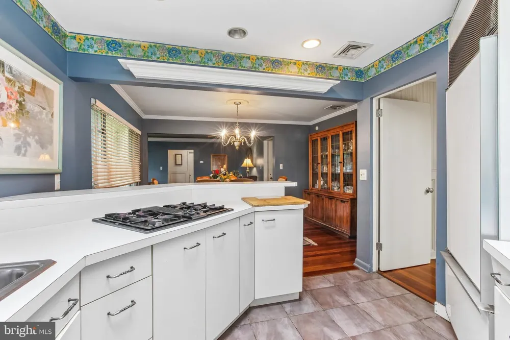 4 TAYLOR DRIVE New Brunswick, NJ 08901