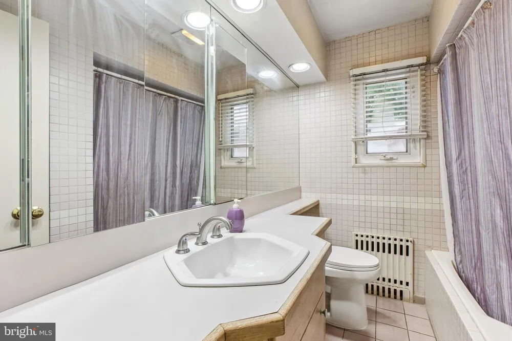 4 TAYLOR DRIVE New Brunswick, NJ 08901