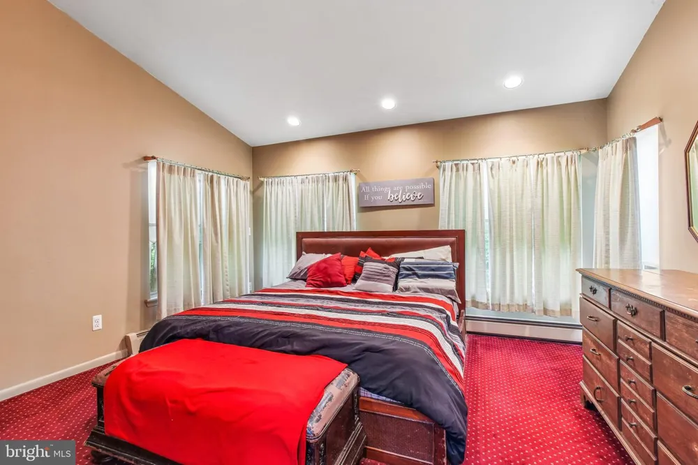 4 TAYLOR DRIVE New Brunswick, NJ 08901