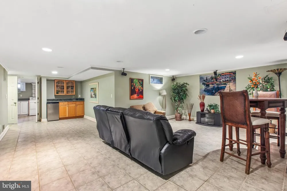 4 TAYLOR DRIVE New Brunswick, NJ 08901