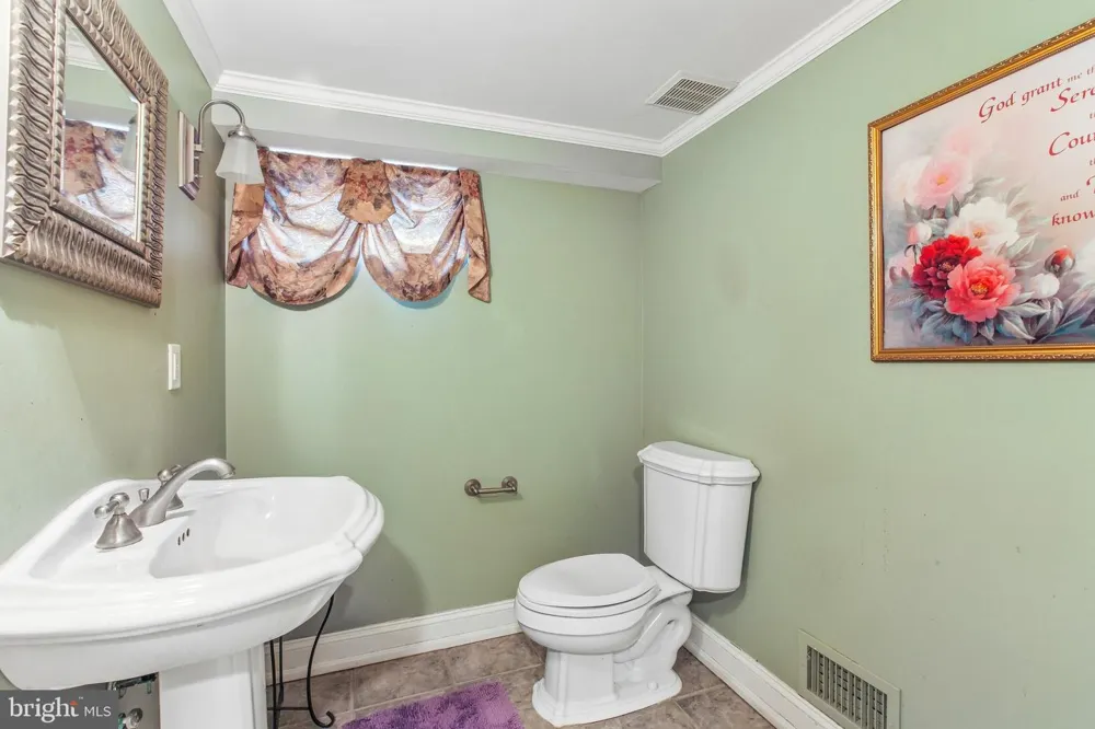 4 TAYLOR DRIVE New Brunswick, NJ 08901