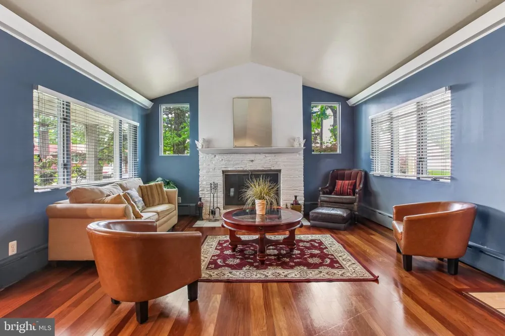 4 TAYLOR DRIVE New Brunswick, NJ 08901
