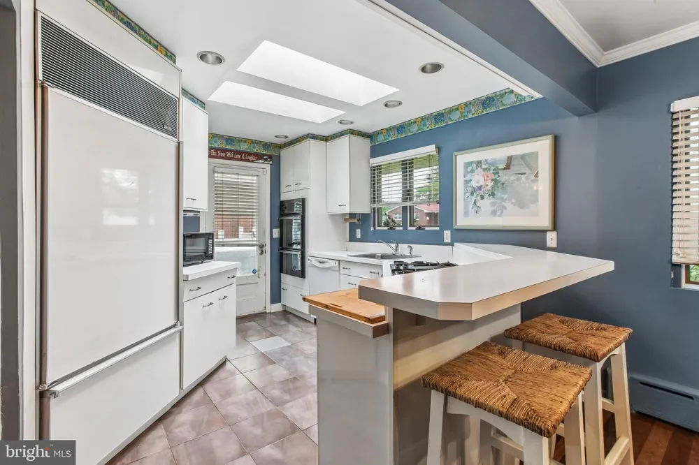 4 TAYLOR DRIVE New Brunswick, NJ 08901