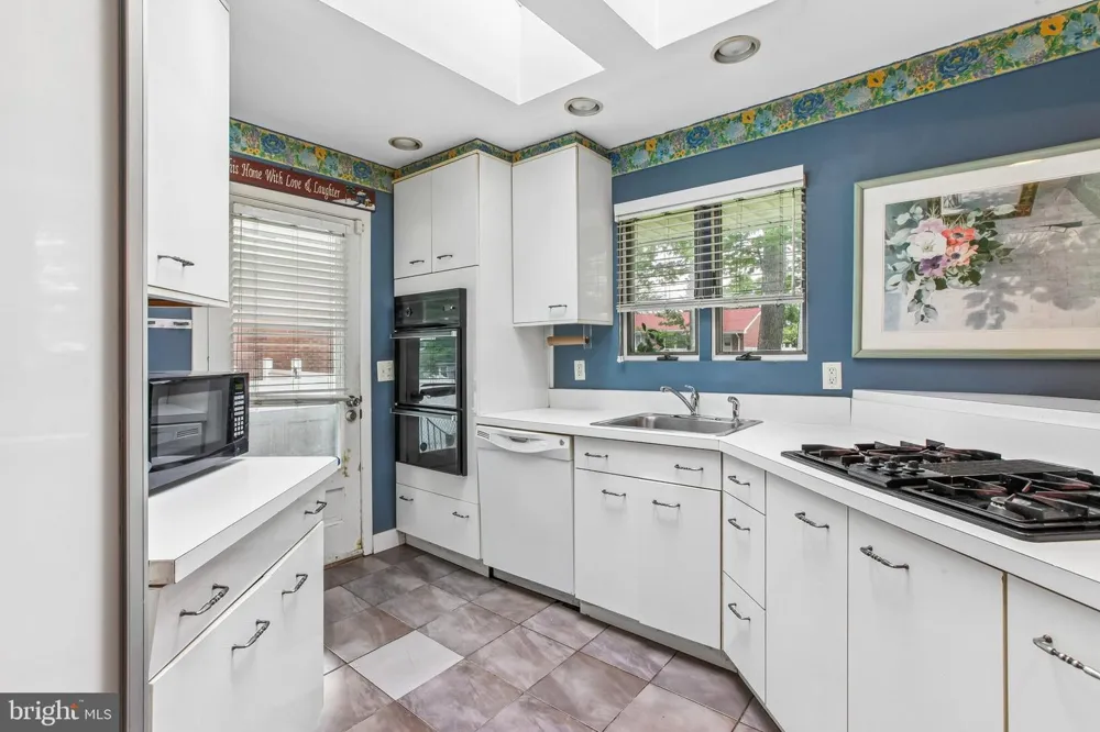 4 TAYLOR DRIVE New Brunswick, NJ 08901