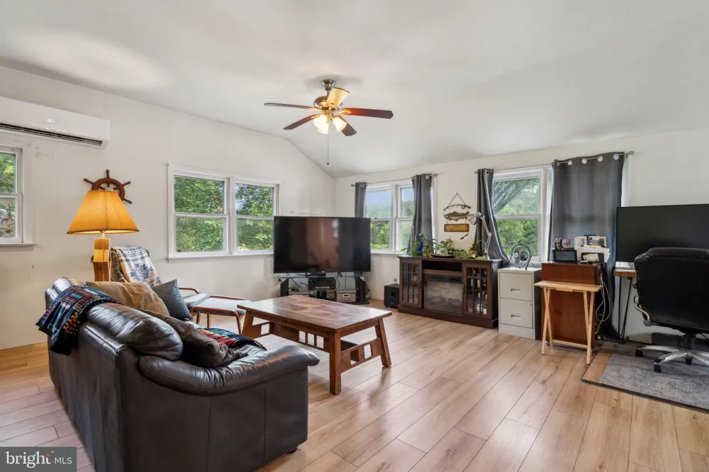 14 BRIDGE 5 Pipersville, PA 18947