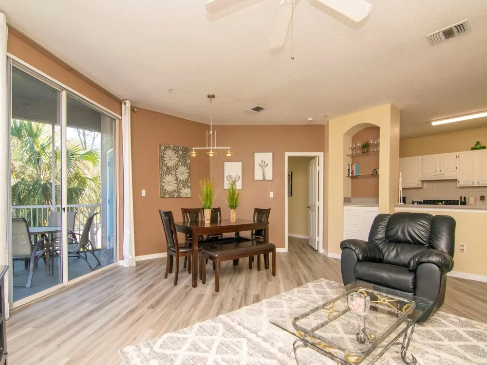 5815 LEGACY CRESCENT PLACE #202 Riverview, FL 33578