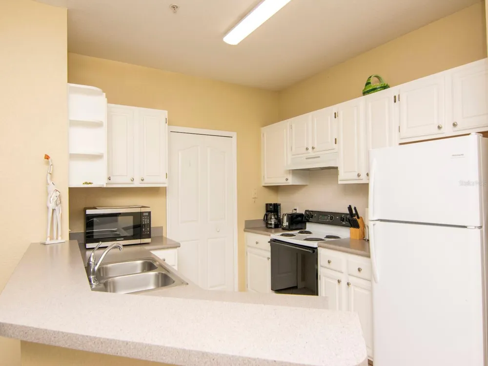 5815 LEGACY CRESCENT PLACE #202 Riverview, FL 33578