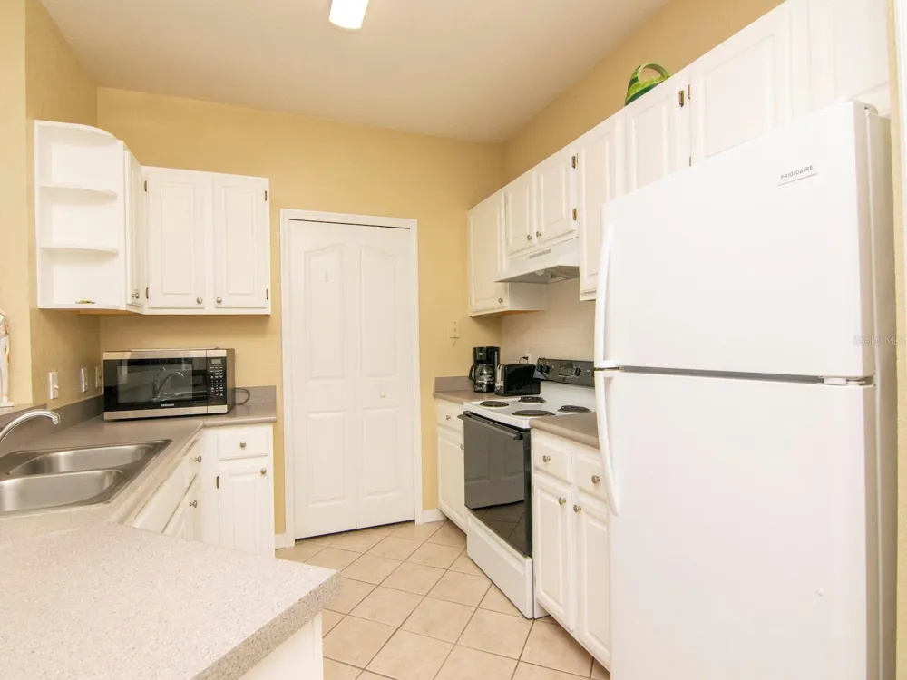 5815 LEGACY CRESCENT PLACE #202 Riverview, FL 33578