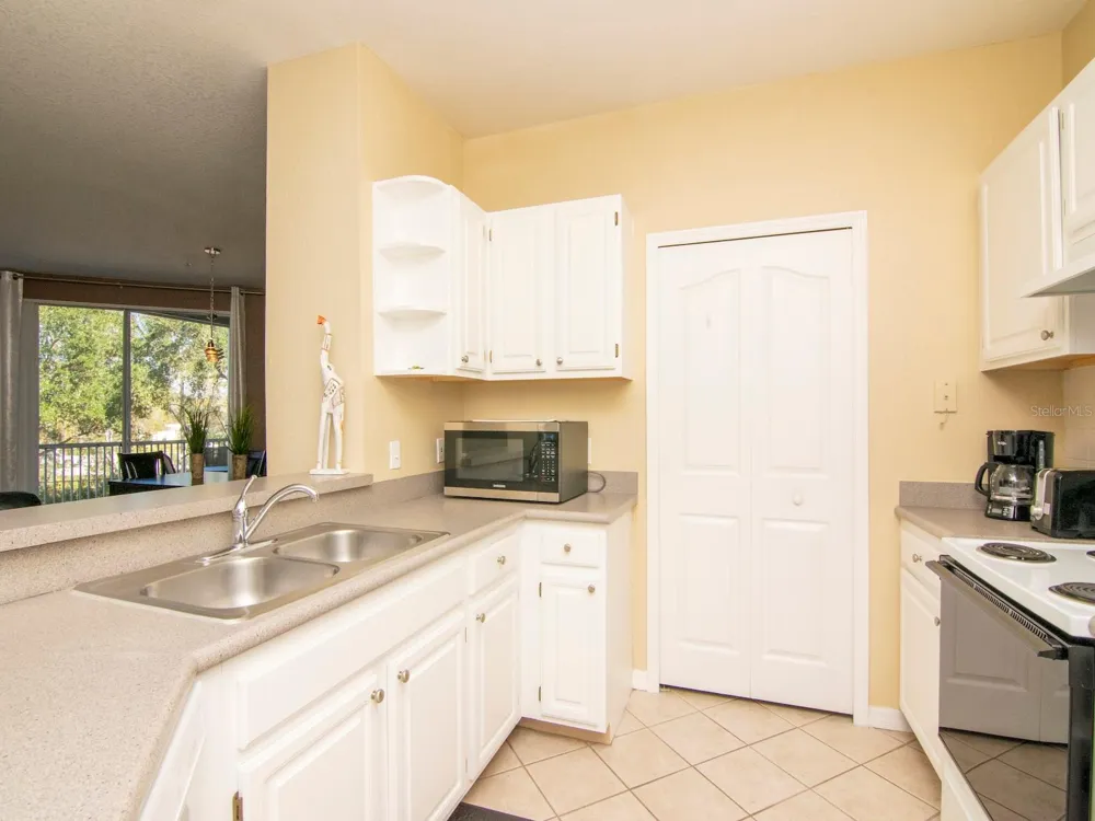 5815 LEGACY CRESCENT PLACE #202 Riverview, FL 33578