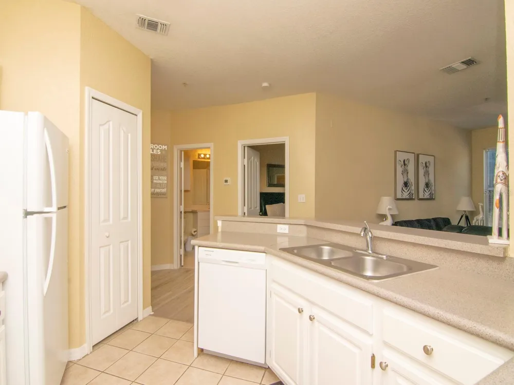 5815 LEGACY CRESCENT PLACE #202 Riverview, FL 33578