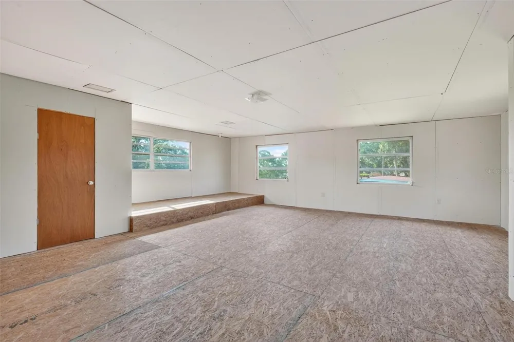 710 TWIN OAKS LANE Eustis, FL 32726