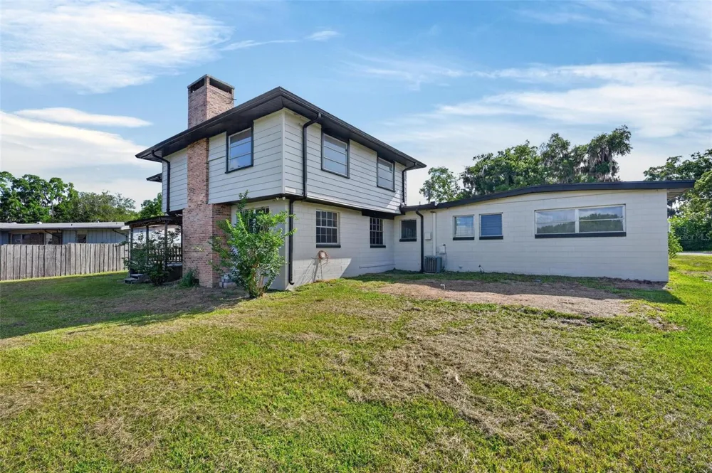 710 TWIN OAKS LANE Eustis, FL 32726