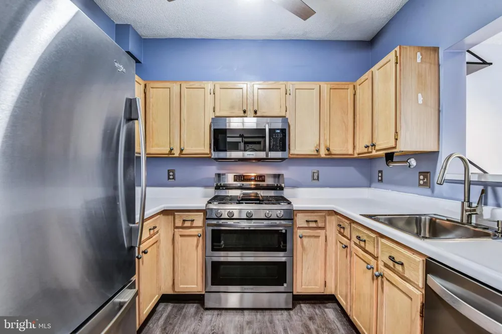 14300 GRAPE HOLLY GROVE #24 Centreville, VA 20121