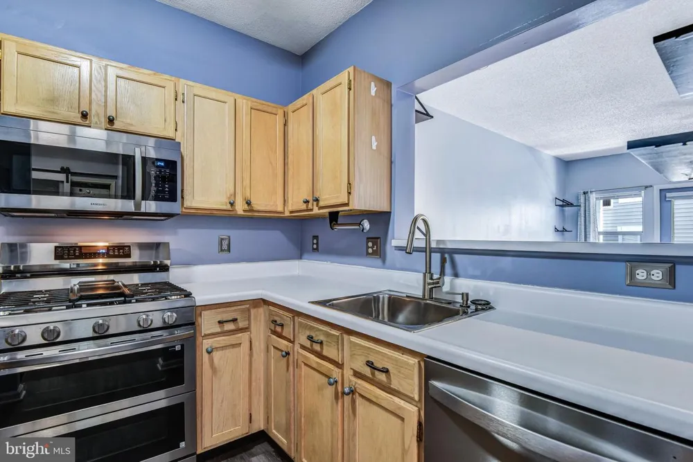 14300 GRAPE HOLLY GROVE #24 Centreville, VA 20121
