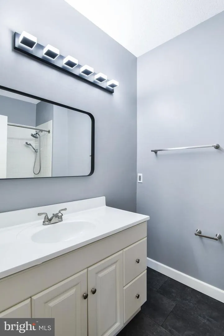 14300 GRAPE HOLLY GROVE #24 Centreville, VA 20121