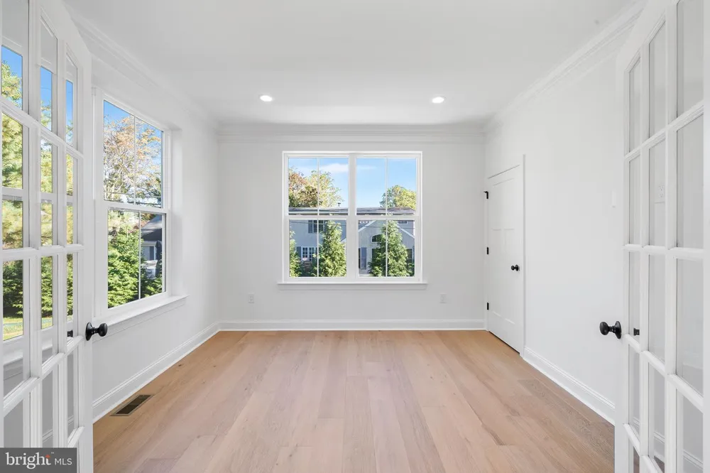 VALLEY ROAD Huntingdon Valley, PA 19006