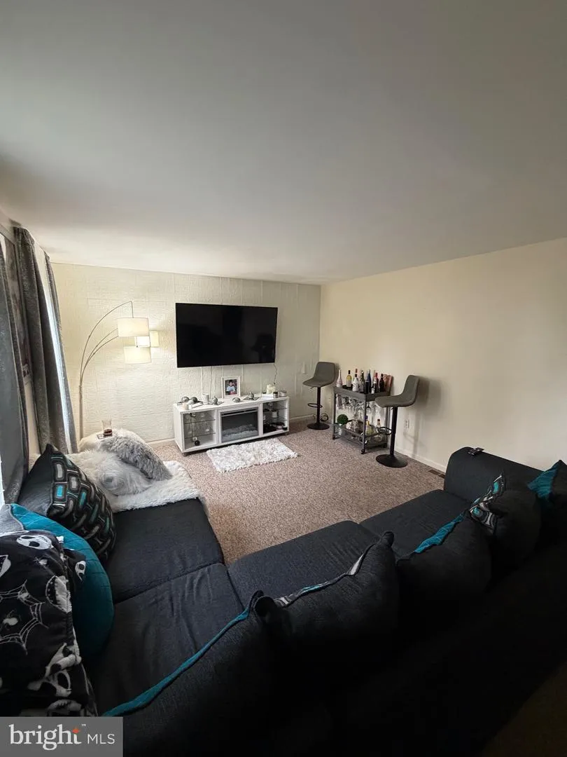 698 TOPAZ DRIVE Lancaster, PA 17603