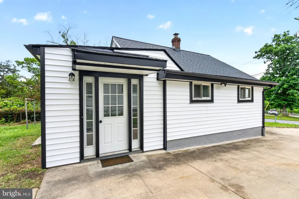 9081 DUMHART ROAD Laurel, MD 20723
